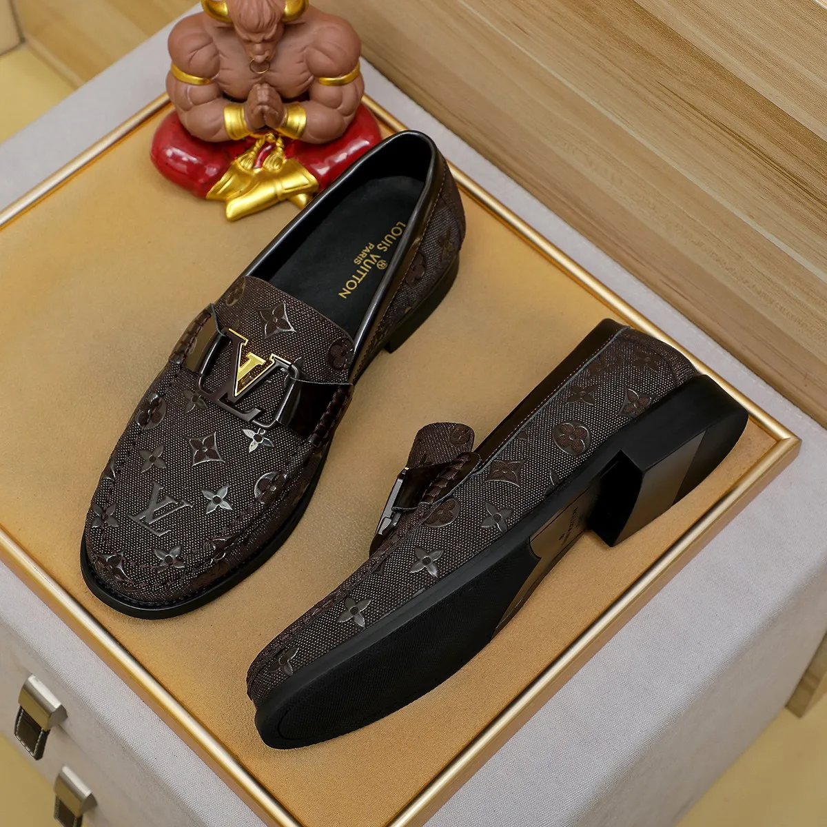 Men's shoes 💰 460 💰 Louis Vuitton LV ® 🆕 model 🔛Full shoe counter, first layer cowhide, 🐂leather lined casual shoes for men, super soft outsole, essential for driving. Counter synchronization, original first layer cowhide, completely 1:1 mold customization🌹top version, color optional! Number: 39-44 (customized at 38.45)
